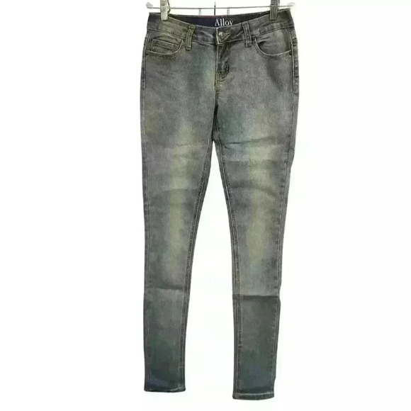 Alloy Apparel London Low Rise Light Wash Skinny Stretch Denim Jeans - Picture 1 of 10